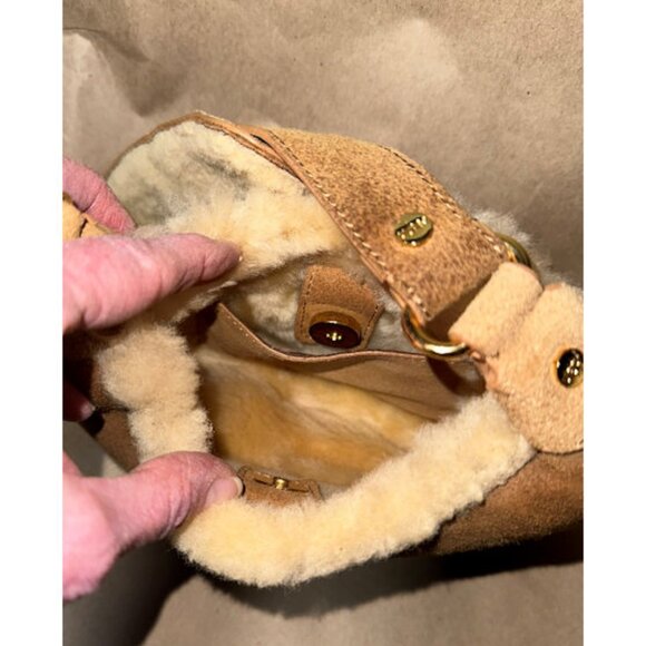 UGG Small Handbag, Sheepskin Lined, Leather Strap - Picture 4 of 11